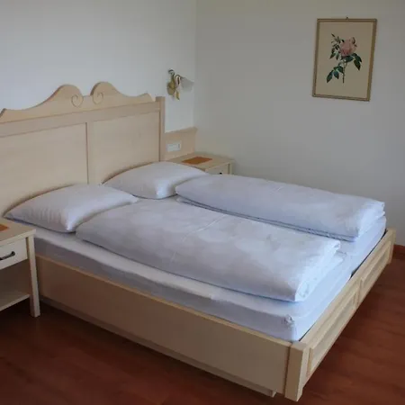 Appartement Tschivon Schenna Zimmer foto