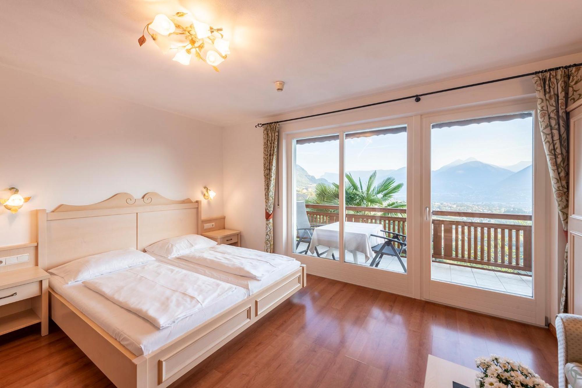 Tschivon Aparthotel Schenna