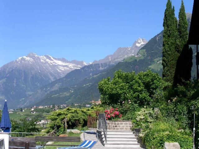 Tschivon Aparthotel 3*