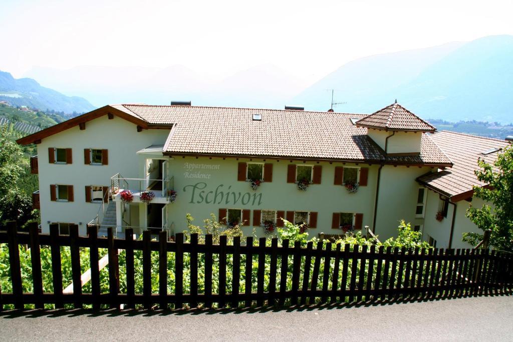 Tschivon Aparthotel 3*