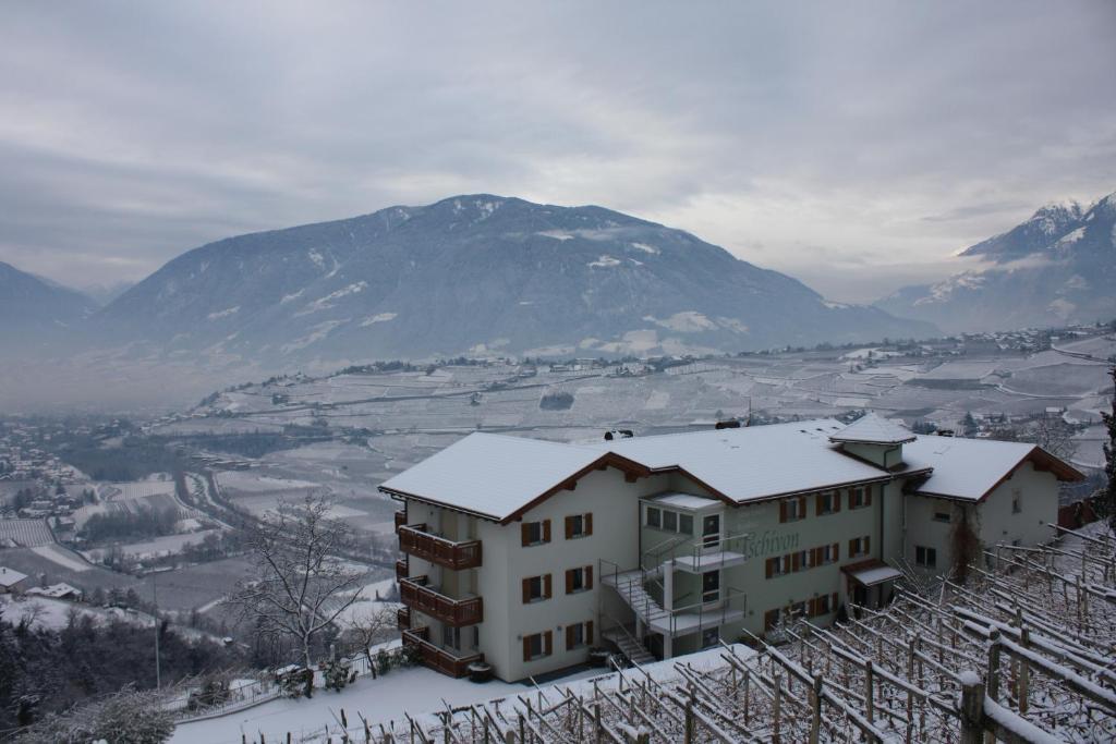Tschivon Aparthotel 3*
